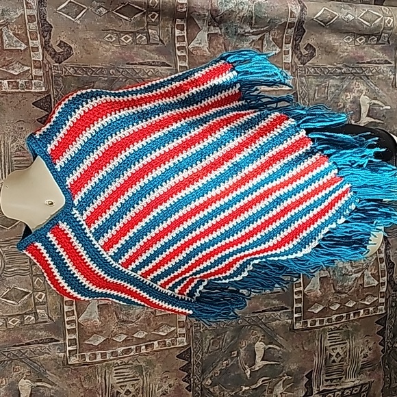Vintage handmade handcrafted crochet Poncho colorful fringes small - Picture 5 of 11